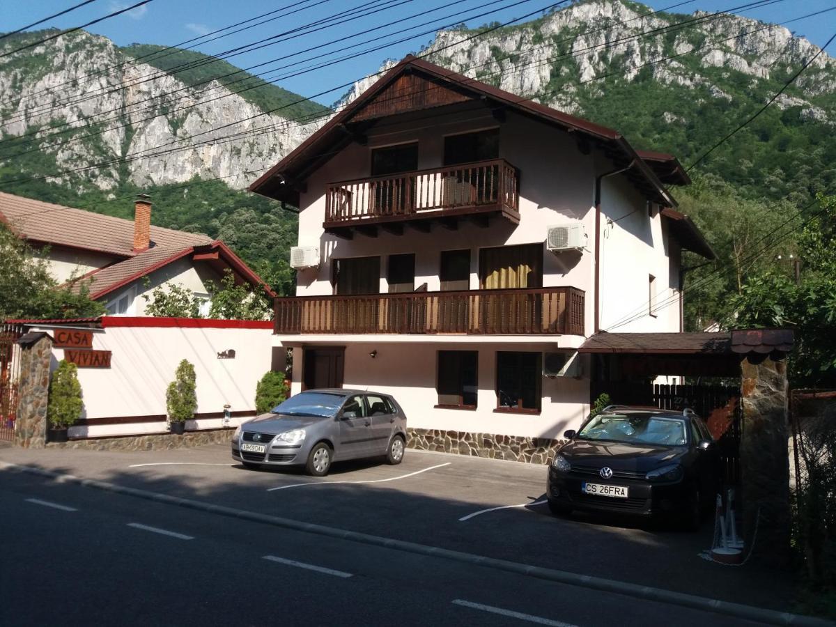 Casa Vivian Hotel Baile Herculane Bagian luar foto