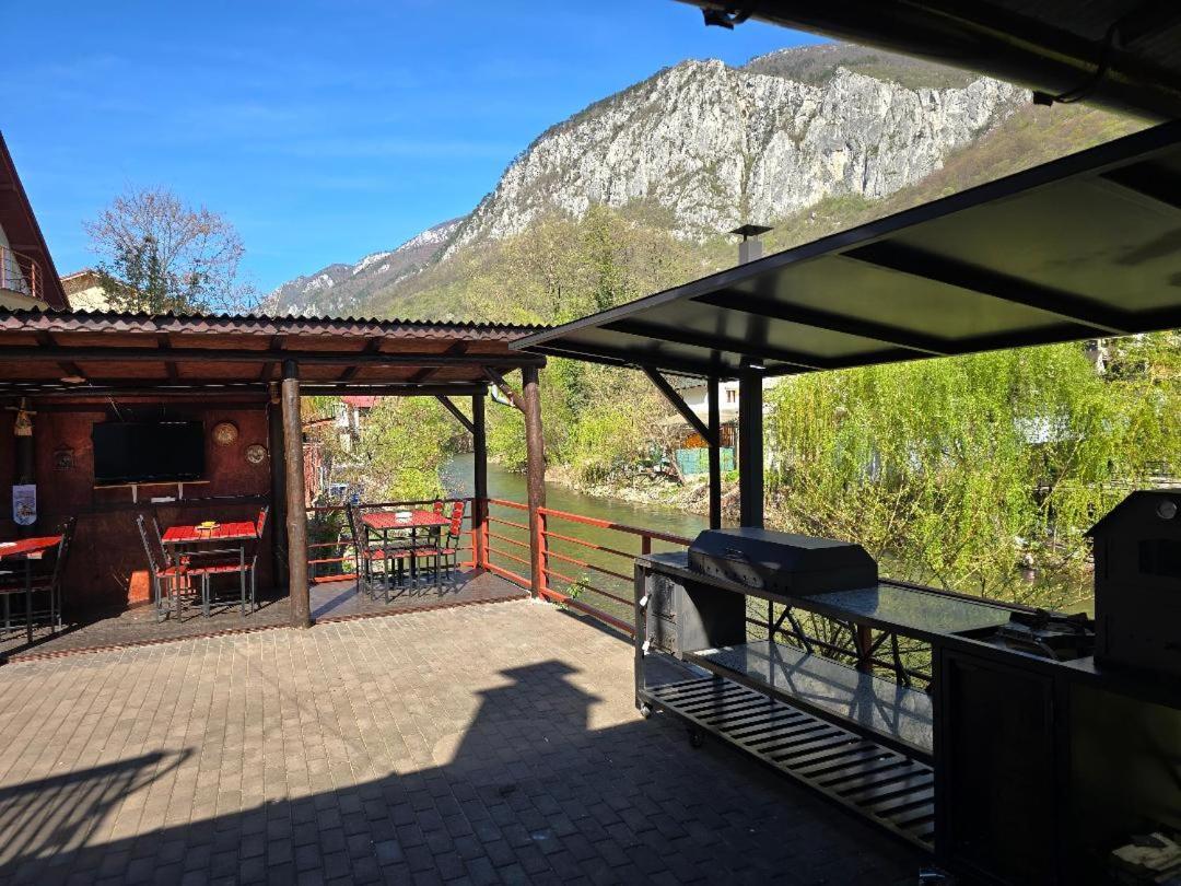 Casa Vivian Hotel Baile Herculane Bagian luar foto