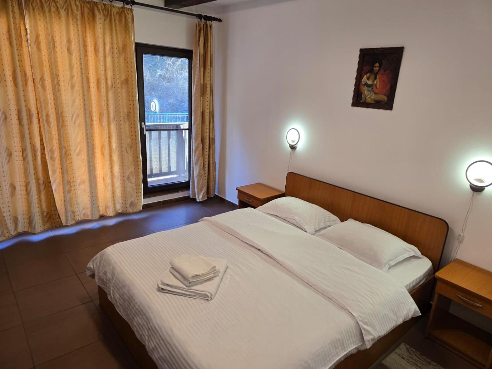 Casa Vivian Hotel Baile Herculane Bagian luar foto
