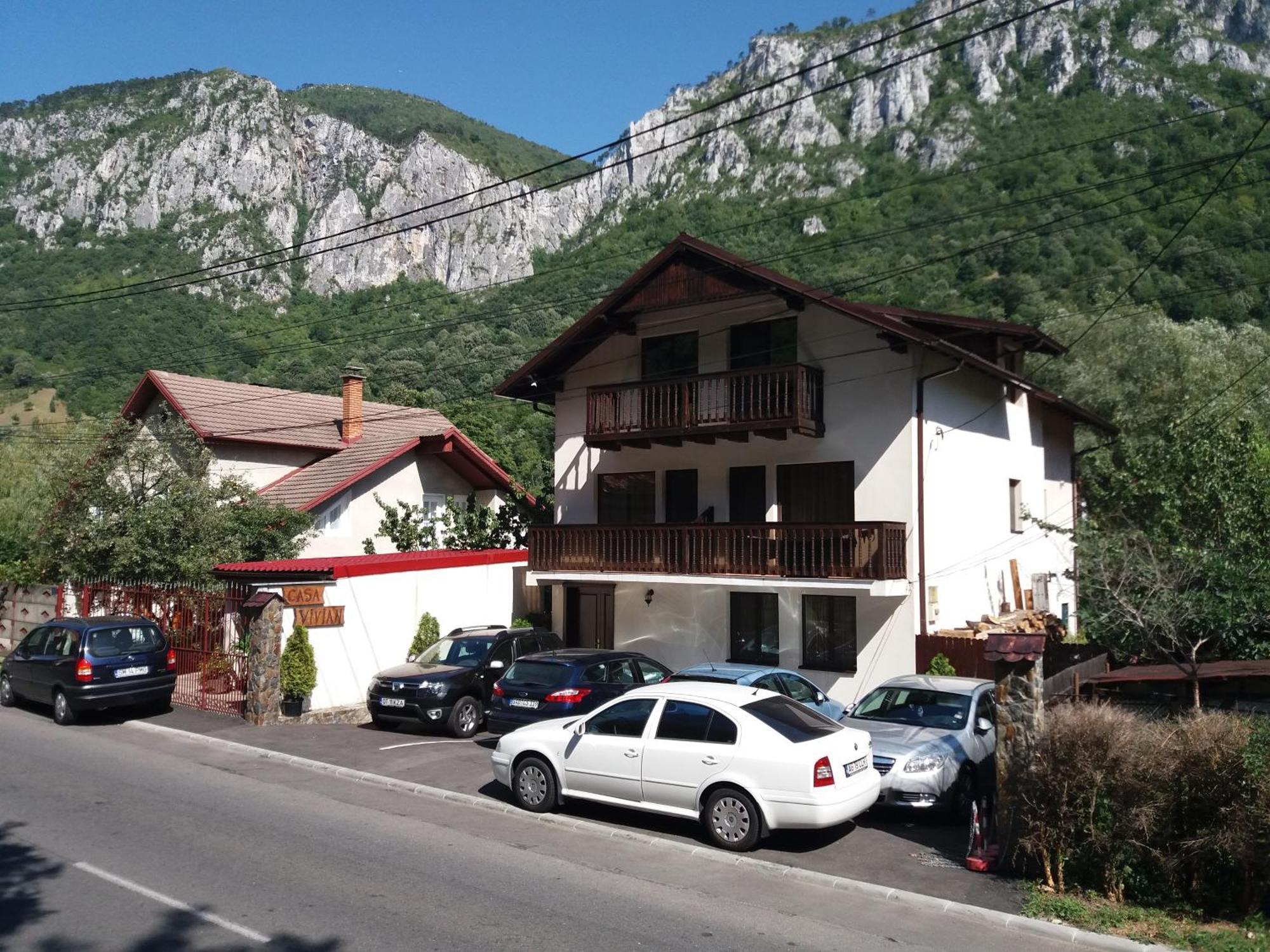 Casa Vivian Hotel Baile Herculane Bagian luar foto